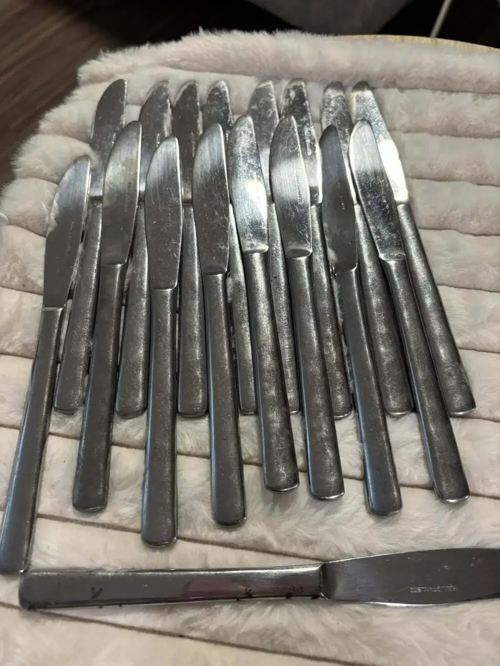 Lot of 16 + 1 Vintage Hull Stainless Steel Dinner Knives Japan MCM Flatware